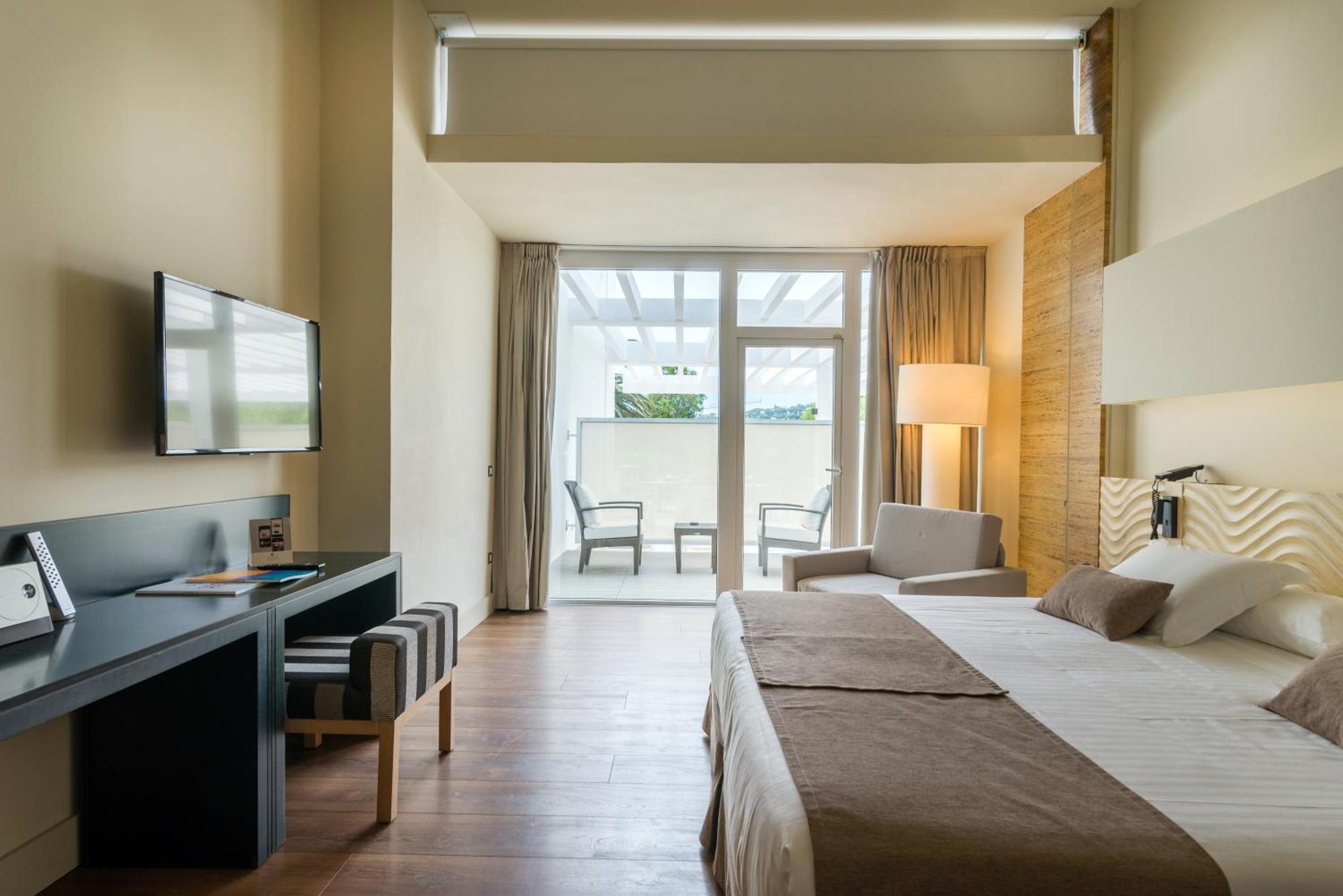 Hotel Alga Калелья-де-Палафружель Экстерьер фото