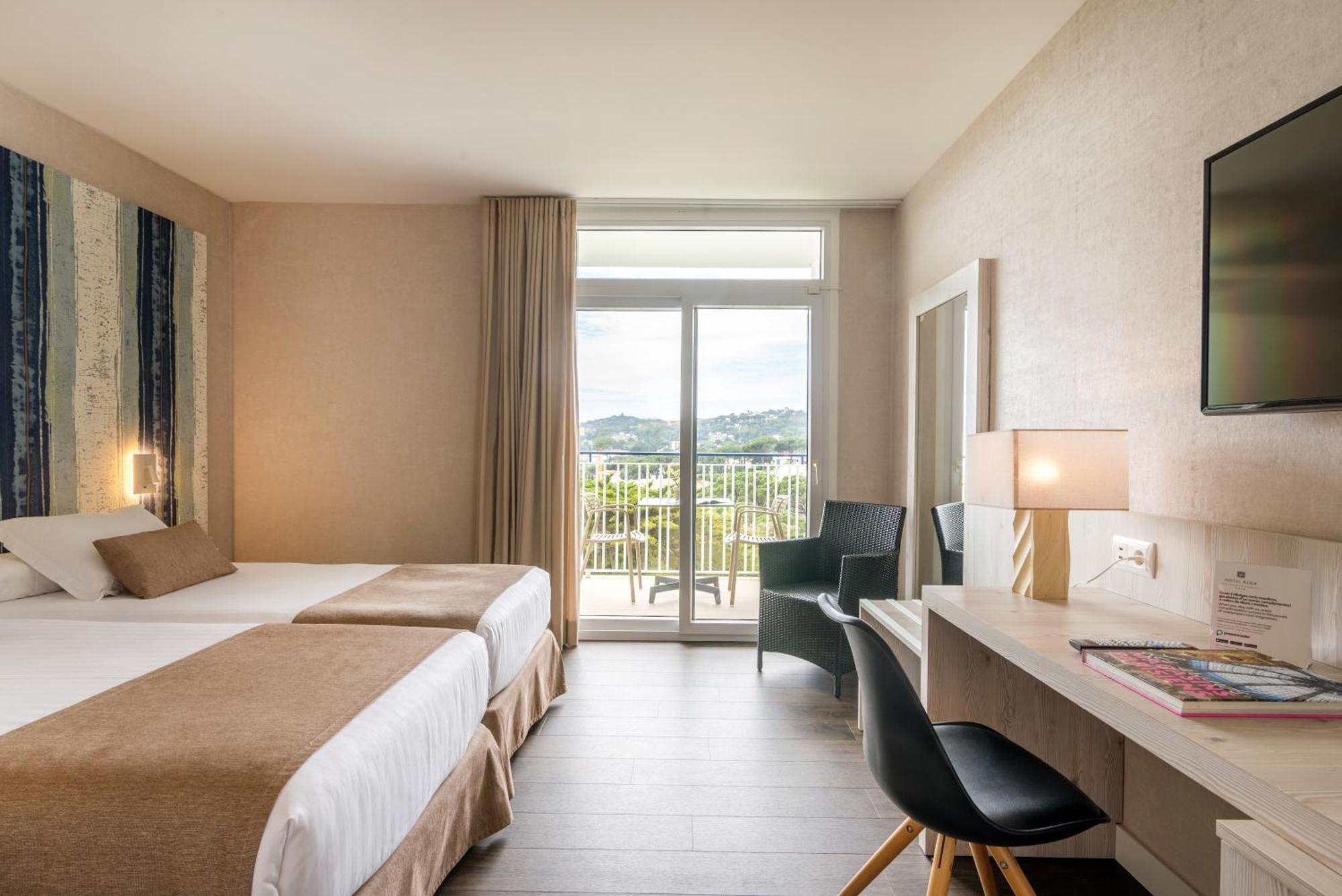 Hotel Alga Калелья-де-Палафружель Экстерьер фото