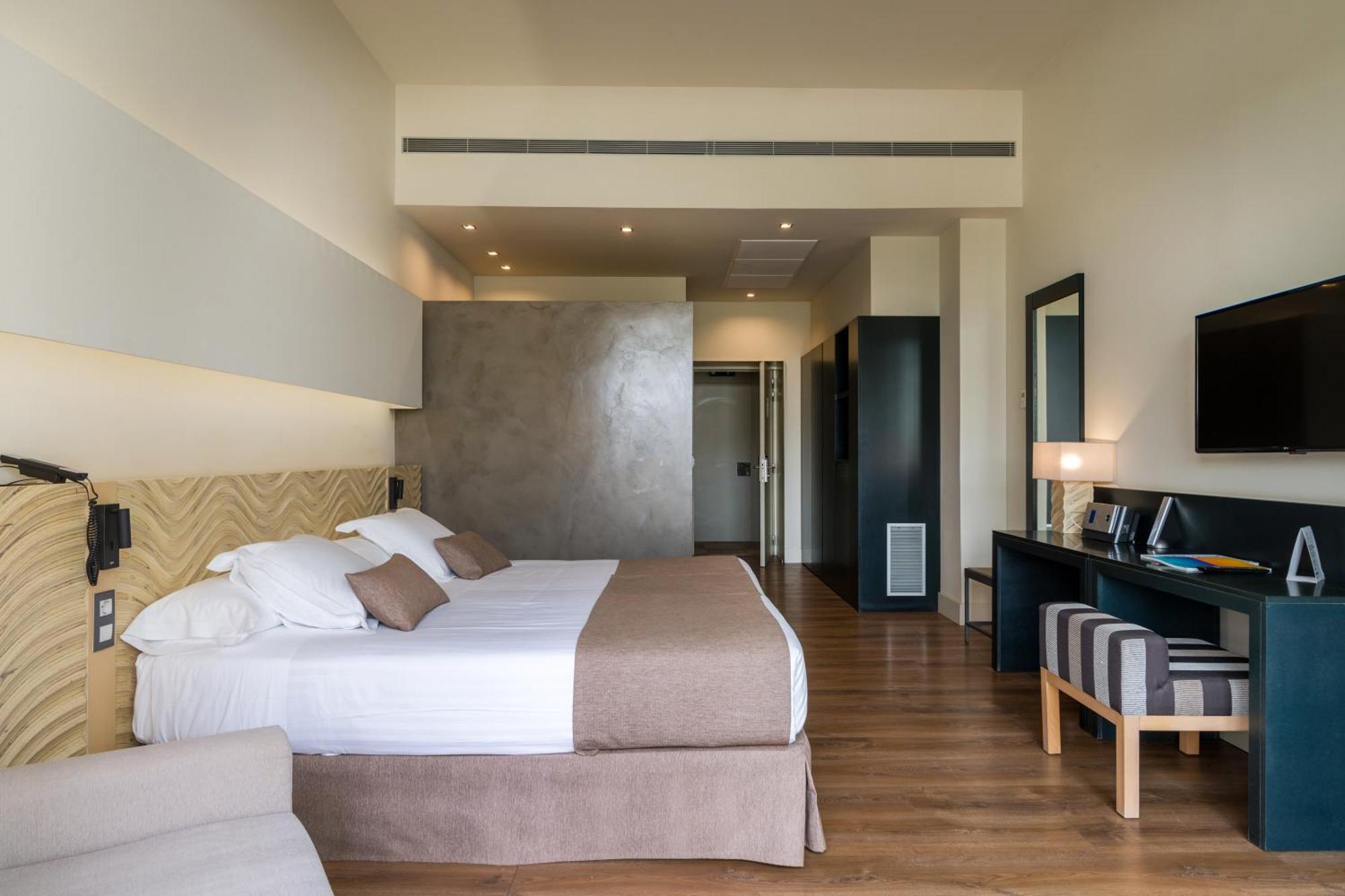 Hotel Alga Калелья-де-Палафружель Экстерьер фото