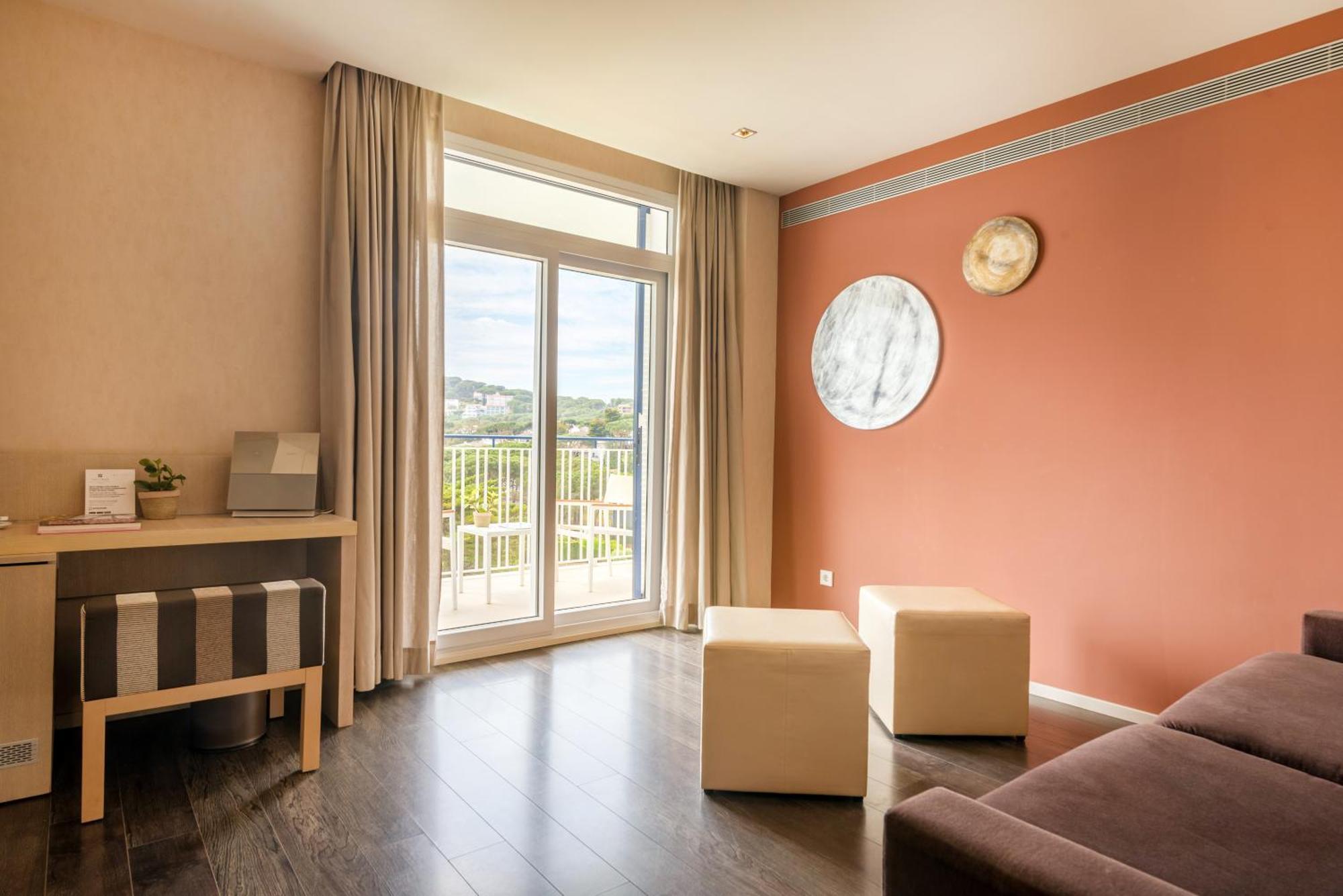 Hotel Alga Калелья-де-Палафружель Экстерьер фото