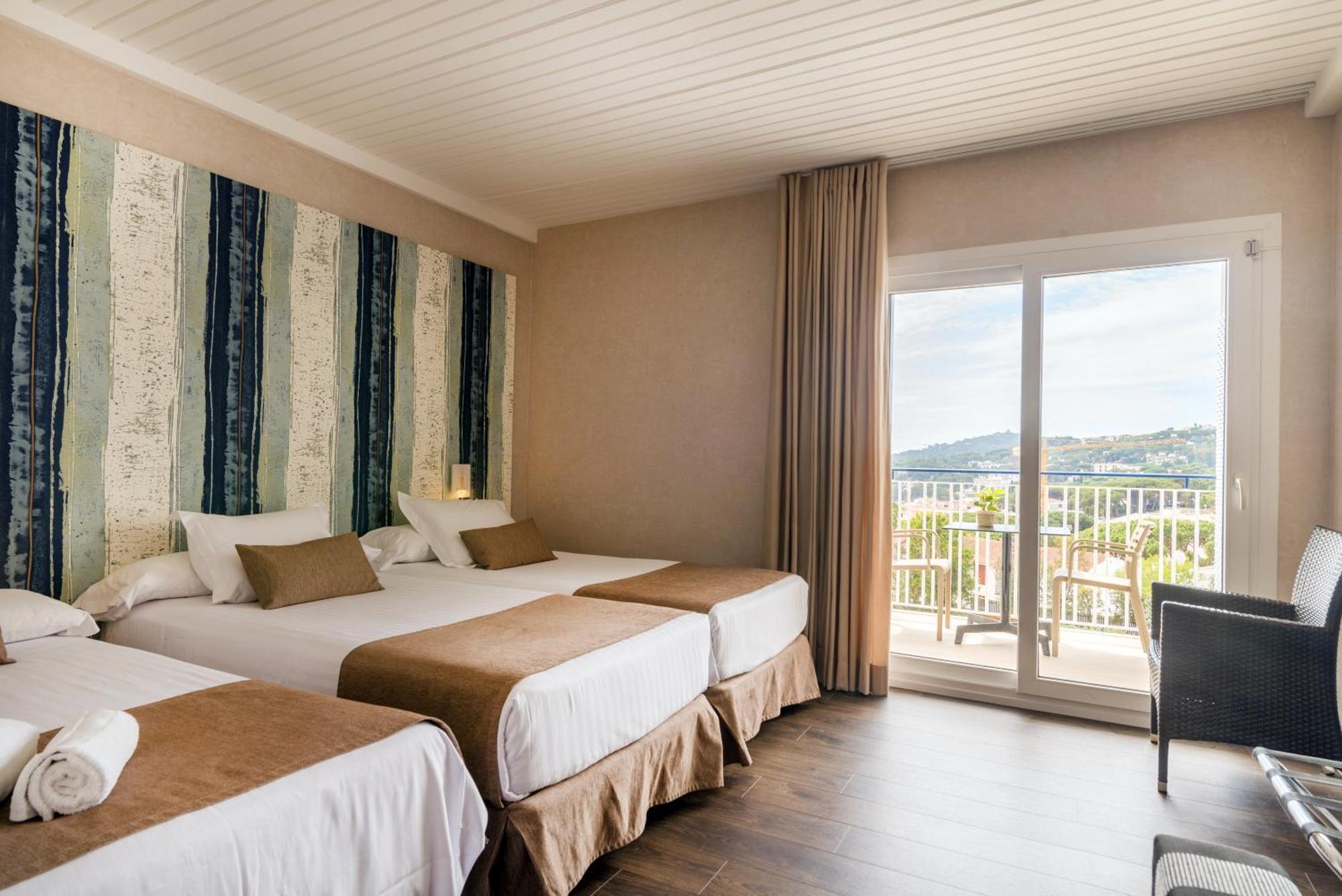 Hotel Alga Калелья-де-Палафружель Экстерьер фото
